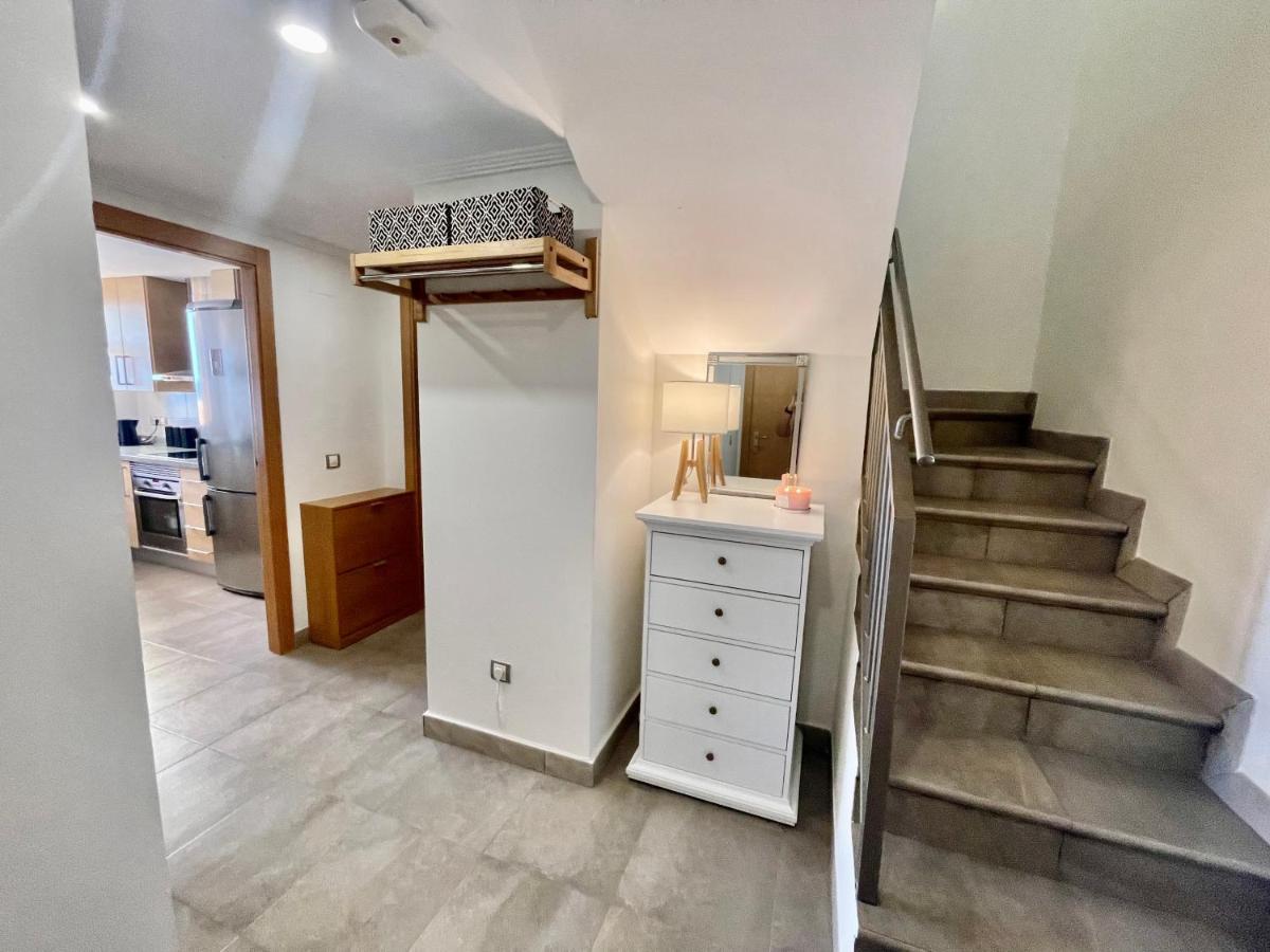 Modern 2-Floor Penthouse With Sea Views - Sleeps 7 Apartment ฟีเนสตรัต ภายนอก รูปภาพ