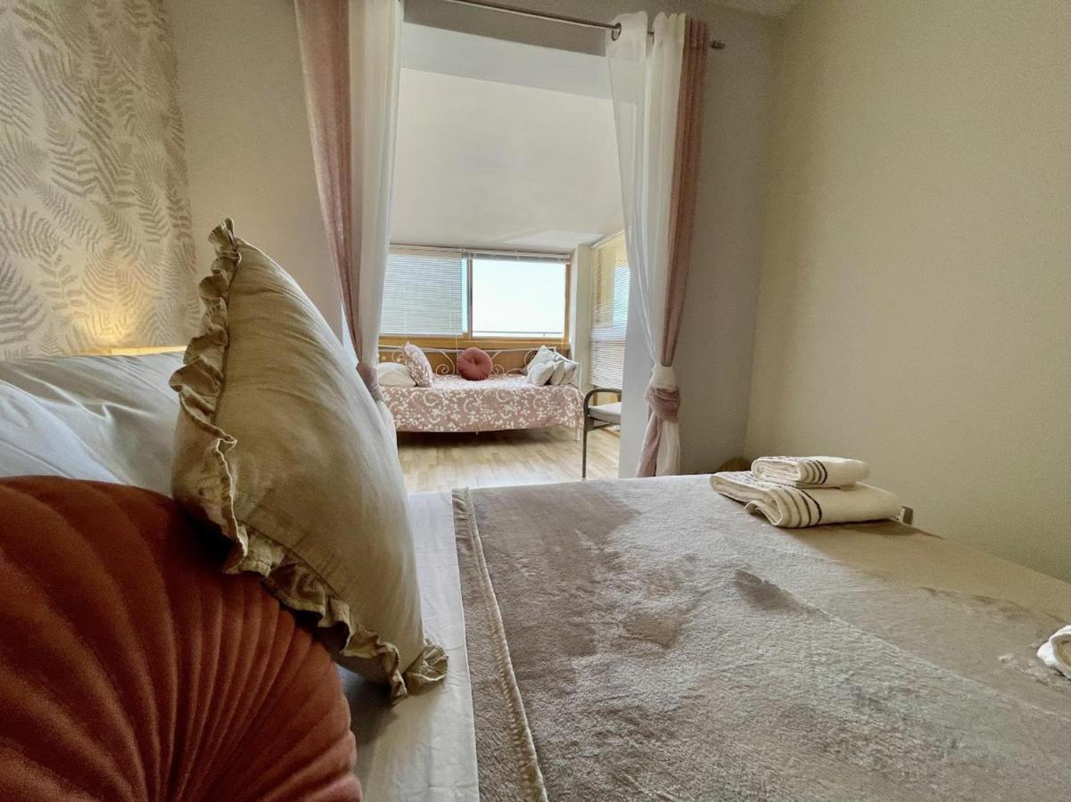 Modern 2-Floor Penthouse With Sea Views - Sleeps 7 Apartment ฟีเนสตรัต ภายนอก รูปภาพ